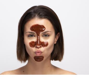 IDC INSTITUTE Maschera viso Peel-Off al cioccolato purifica e affina i pori.